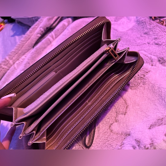 3 guess wallets - Picture 3 of 9